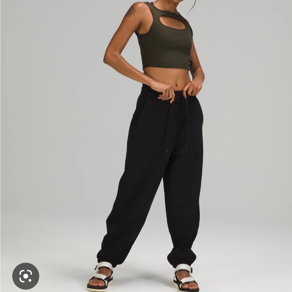 lululemon LA front cut-out crop tank top - Picture 3 of 6